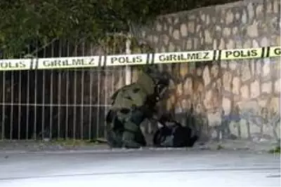 Son dakika... - Banka önüne bırakılan şüpheli çantalar paniğe neden oldu Son dakika... - Banka önüne bırakılan şüpheli çantalar paniğe neden oldu