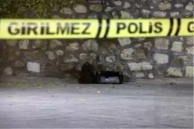 Son dakika... - Banka önüne bırakılan şüpheli çantalar paniğe neden oldu Son dakika... - Banka önüne bırakılan şüpheli çantalar paniğe neden oldu