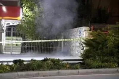 Son dakika... - Banka önüne bırakılan şüpheli çantalar paniğe neden oldu Son dakika... - Banka önüne bırakılan şüpheli çantalar paniğe neden oldu