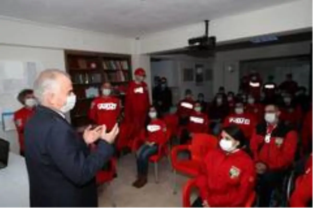 Baskan Zolan Izmir Depreminin Kahramanlarini Ziyaret Etti Haberler Com Guncel