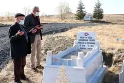 Canakkale De Sehit Dusen Babasi Icin Yozgat Taki Koyune Mezar Yaptirdi Canakkale