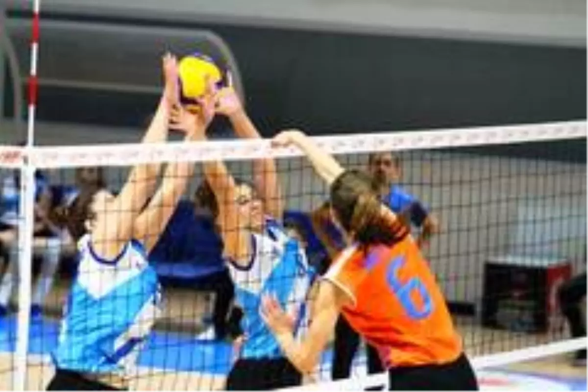 Büyükşehir Kadınlar Voleybol Takımı yoluna yenilgisiz devam ediyor