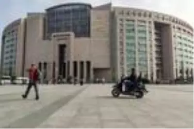 Çağlayan Meydanı'nda motosiklet işgaline vatandaşlardan tepki Çağlayan Meydanı'nda motosiklet işgaline vatandaşlardan tepki