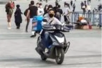 Çağlayan Meydanı'nda motosiklet işgaline vatandaşlardan tepki Çağlayan Meydanı'nda motosiklet işgaline vatandaşlardan tepki