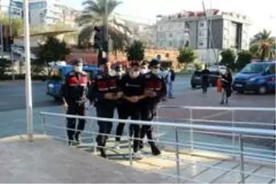 Antalya'da cinayet şüpheli 73 gün sonra berberde tıraş olurken yakalandı Antalya'da cinayet şüpheli 73 gün sonra berberde tıraş olurken yakalandı