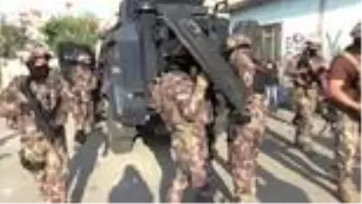 Son dakika haberi... Damdan dama atlarken droneye yakalandı... Gaziantep'te film sahnelerini aratmayan uyuşturucu operasyonu Son dakika haberi... Damdan dama atlarken droneye yakalandı... Gaziantep'te film sahnelerini aratmayan uyuşturucu operasyonu