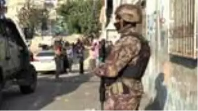 Son dakika haberi... Damdan dama atlarken droneye yakalandı... Gaziantep'te film sahnelerini aratmayan uyuşturucu operasyonu Son dakika haberi... Damdan dama atlarken droneye yakalandı... Gaziantep'te film sahnelerini aratmayan uyuşturucu operasyonu
