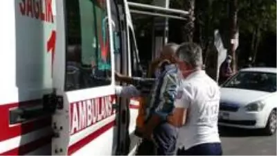 Direksiyon başında rahatsızlanan sürücü kaza yaptı Direksiyon başında rahatsızlanan sürücü kaza yaptı