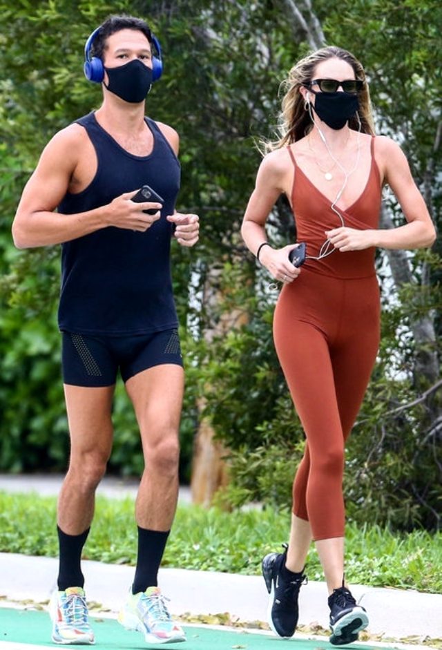 Famous model Candice Swanepoel exercised without a bra in the middle of the street