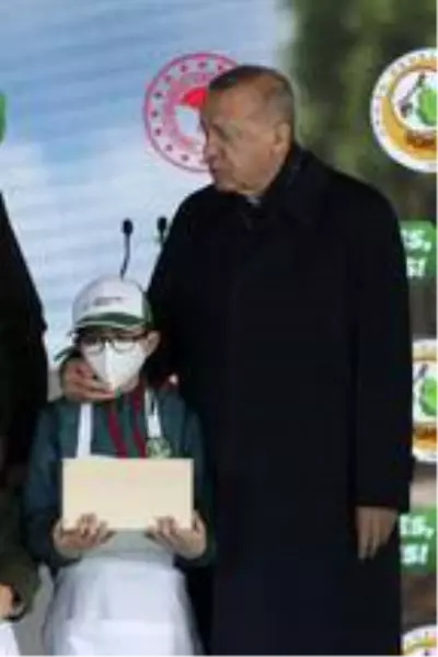 Erdoğan: 'Her yıl 12 milyon yavrumuzun kendi fidanlarını yetiştirmesini sağlayacağız' Erdoğan: 'Her yıl 12 milyon yavrumuzun kendi fidanlarını yetiştirmesini sağlayacağız'