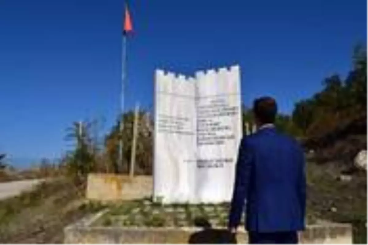 Son dakika haberleri... Ermeniler tarafından katledilenler anısına yapılan Şehitler Anıtına ziyaret