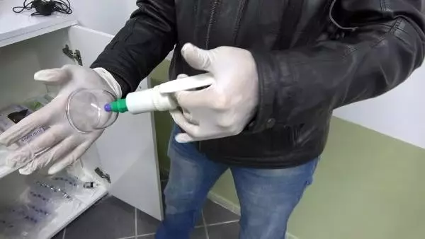 'Doktor beni taciz etti' iddiası sığınaktaki kaçak hastaneyi ortaya çıkardı 'Doktor beni taciz etti' iddiası sığınaktaki kaçak hastaneyi ortaya çıkardı