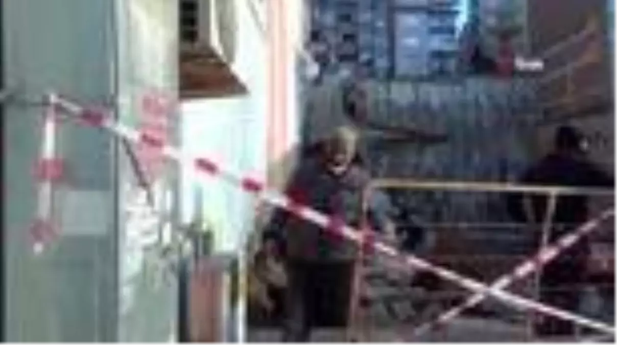 Facia ucuz atlatıldı... İki caddeyi birbirine bağlatan merdiven çöktü