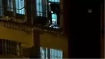 Fatih'te yangın çıkan evde mahsur kalan kişi kurtarıldı Fatih'te yangın çıkan evde mahsur kalan kişi kurtarıldı