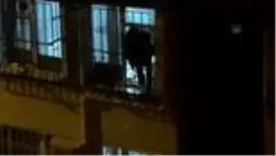 Fatih'te yangın çıkan evde mahsur kalan kişi kurtarıldı Fatih'te yangın çıkan evde mahsur kalan kişi kurtarıldı