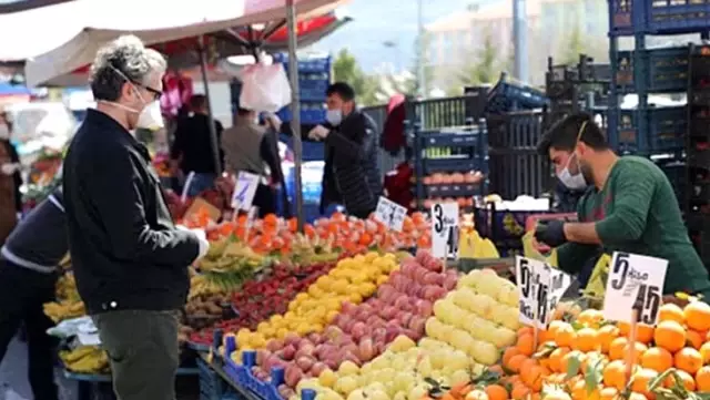 İstanbul'un pazarlarında yeni dönem! Yoğunluğu önlemek için sabahtan öğlene kadar fiyatlarda indirim yapılacak