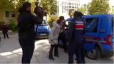 Kayıp çiftin cesetlerinin kuyuda bulunmasına ilişkin 6 zanlı adliyeye sevk edildi Kayıp çiftin cesetlerinin kuyuda bulunmasına ilişkin 6 zanlı adliyeye sevk edildi