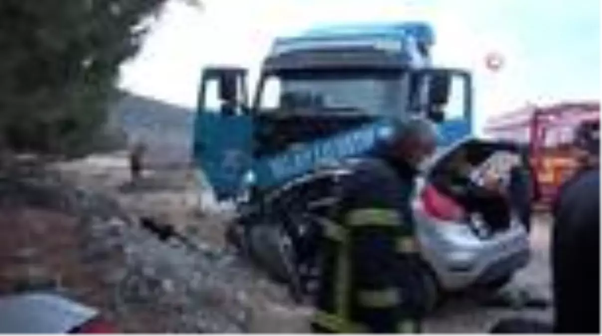 Son dakika haberi... Kazaya yardım için duran gençler hayatının şokunu yaşadı