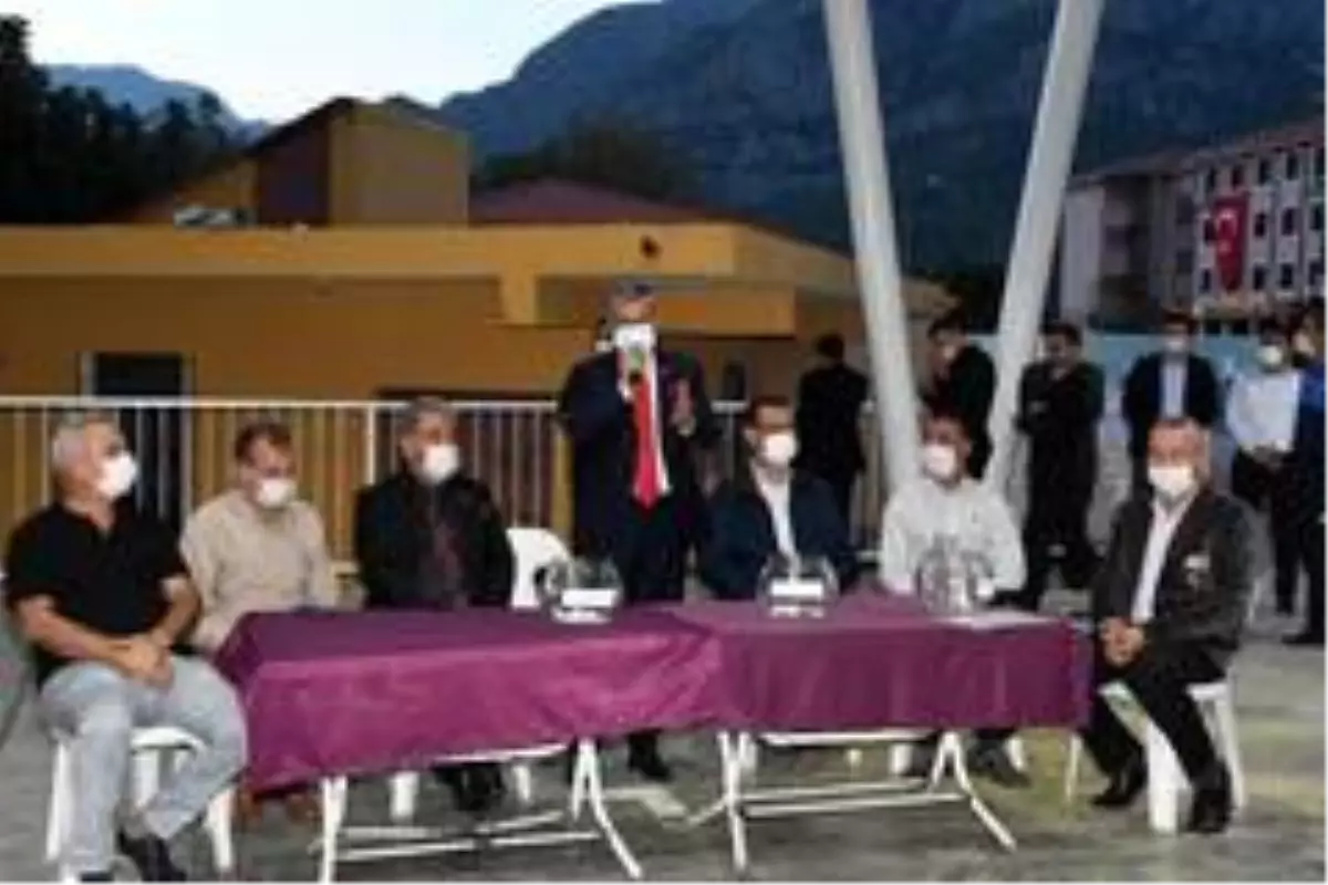Kemer'de pazar esnafı yeni yerlerine kavuştu