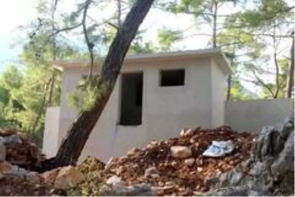 Kemer'e 5 adet su deposu