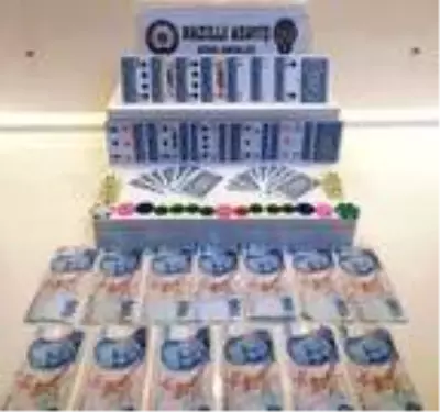 Kumar baskınında suçüstü yakalandılar Kumar baskınında suçüstü yakalandılar