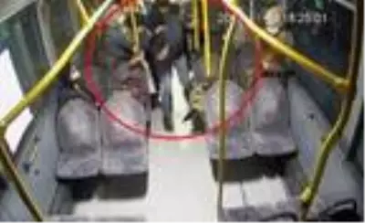Otobüste kadınlara bakarak kendisini tatmin etti, 'İki taraflı zannettim' dedi (3) Otobüste kadınlara bakarak kendisini tatmin etti, 'İki taraflı zannettim' dedi (3)