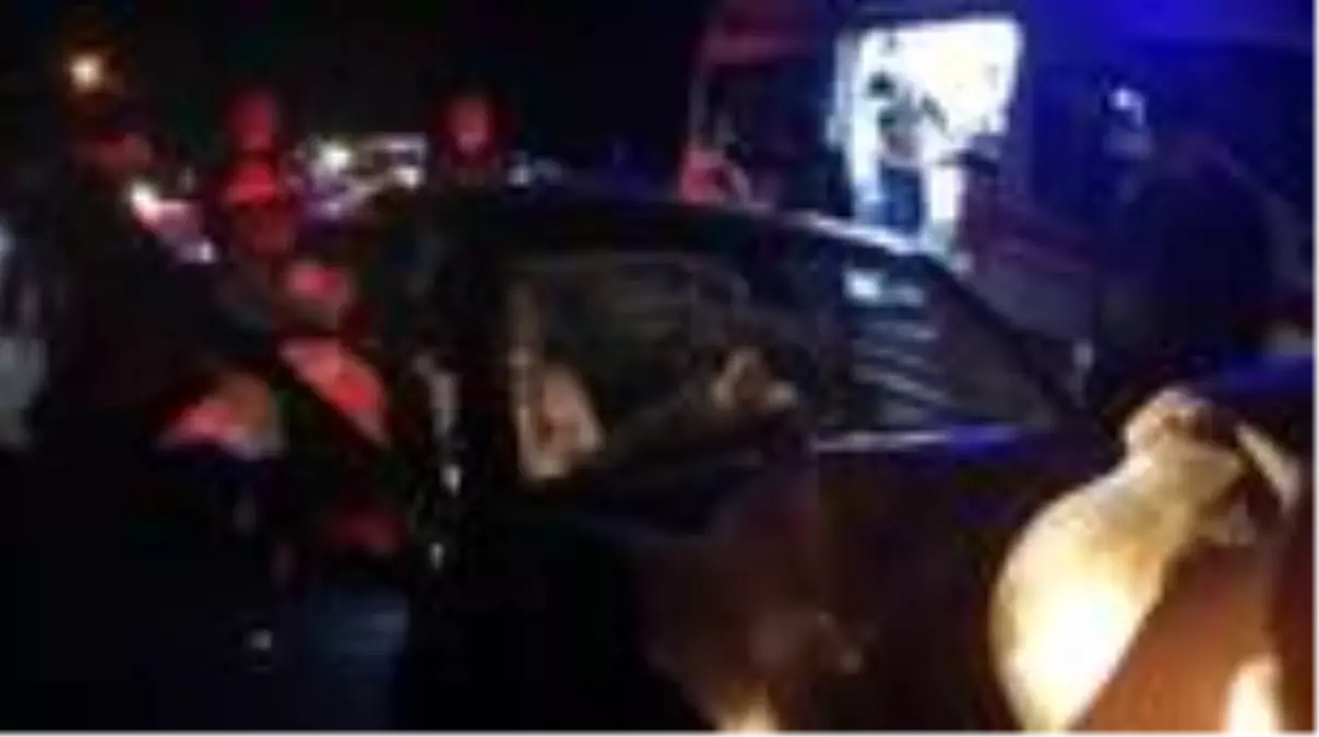 Otomobil ile minibüs çarpıştı 4 kişi yaralandı