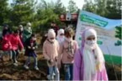 Reyhanlı Eğitim Köyü'nde kalan Suriyeli yetim çocuklar Hatay'a nefes olmak için fidan dikti Reyhanlı Eğitim Köyü'nde kalan Suriyeli yetim çocuklar Hatay'a nefes olmak için fidan dikti