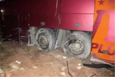 Sanliurfa Da Turistleri Tasiyan Otobus Sarampole Devrildi 32 Yarali Haberler Com 3 Sayfa