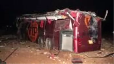 Sanliurfa Da Turistleri Tasiyan Otobus Sarampole Devrildi 32 Yarali Haberler Com 3 Sayfa