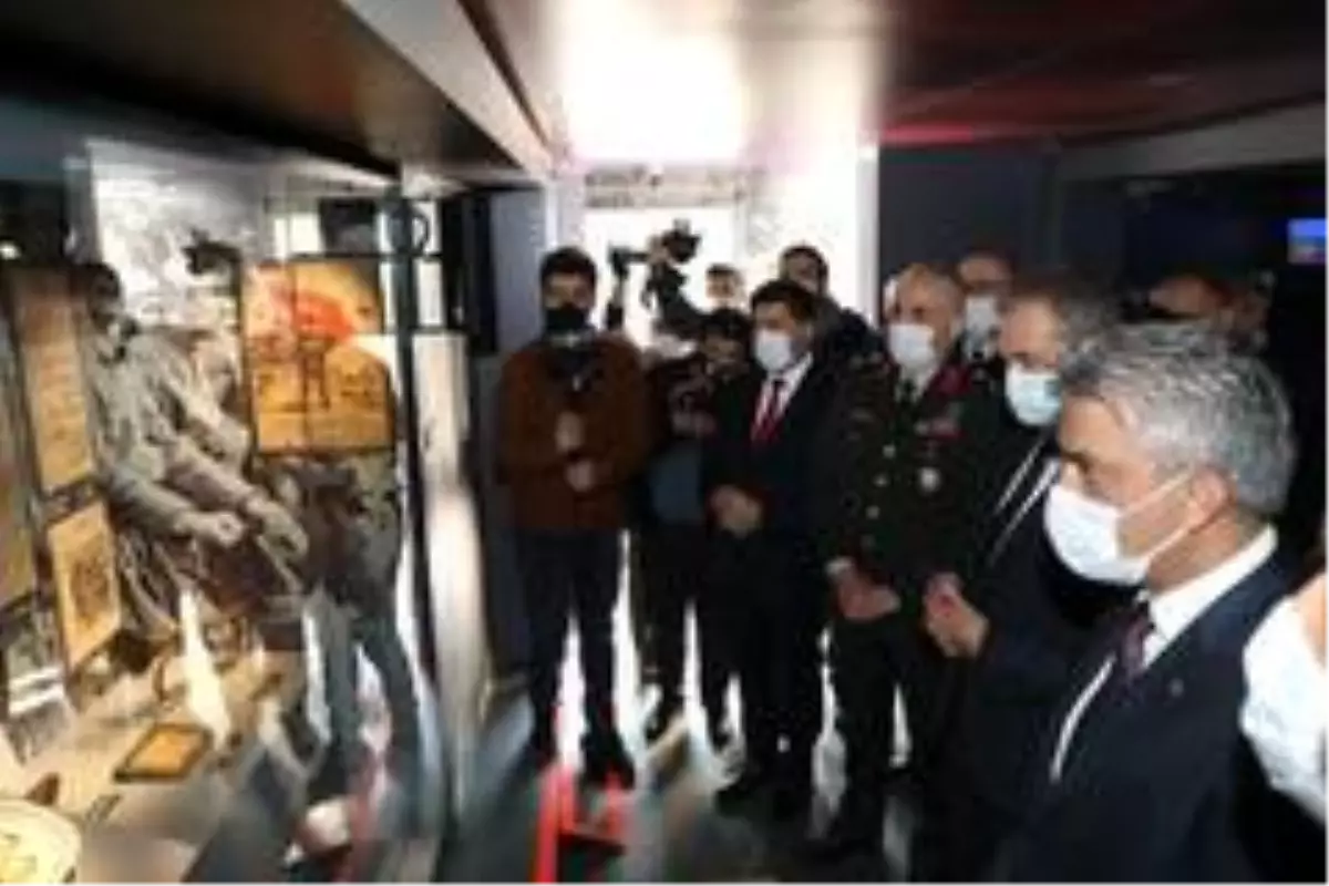 Vali Makas, Çanakkale Savaşları Mobil Müzesini gezdi