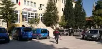 Pınarlı: Son Dakika | Yaşlı çift cinayetinde gözaltına alınan 6 kişi adliyeye sevk edildi Pınarlı: Son Dakika | Yaşlı çift cinayetinde gözaltına alınan 6 kişi adliyeye sevk edildi
