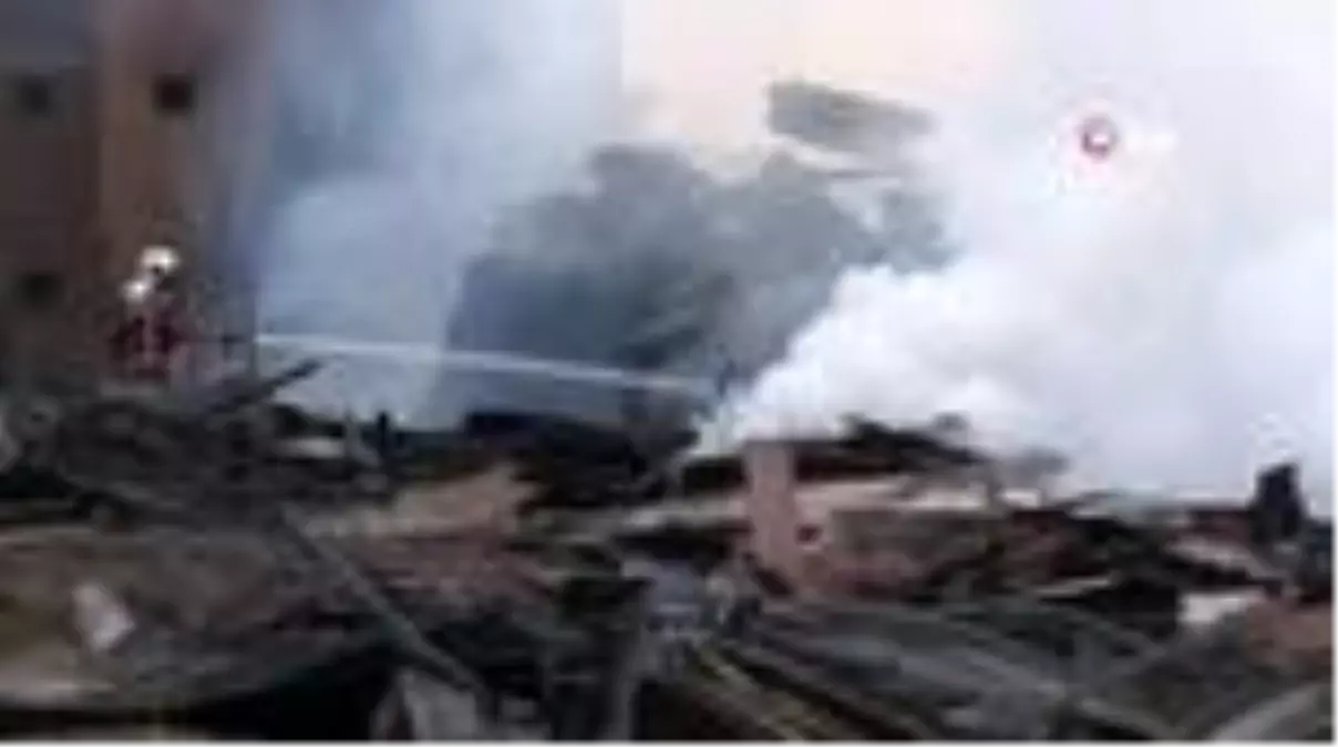 Son dakika haber... 13 saattir devam eden depo yangınındaki hasar gün ağarınca ortaya çıktı