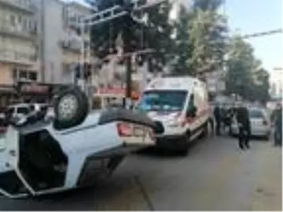 Aydın'da iki otomobil çarpıştı: 1 yaralı Aydın'da iki otomobil çarpıştı: 1 yaralı