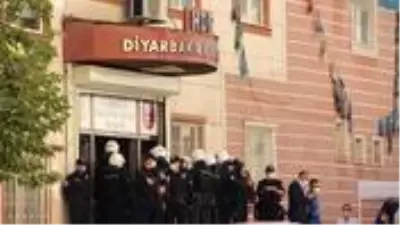 HDP binasında ele geçirilen PKK ajandasından, birçok eylemin faili teröristlerin bilgileri çıktı HDP binasında ele geçirilen PKK ajandasından, birçok eylemin faili teröristlerin bilgileri çıktı