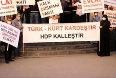 HDP yöneticilerinin 'Seçilmiş delegelerimizin isimleri var' dediği defterde farklı kategorilerde aranan teröristler çıktı HDP yöneticilerinin 'Seçilmiş delegelerimizin isimleri var' dediği defterde farklı kategorilerde aranan teröristler çıktı