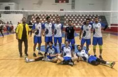 Karacabey Belediyespor voleybolda liderliği sevdi Karacabey Belediyespor voleybolda liderliği sevdi