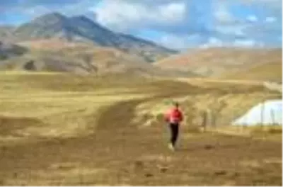 Milli atlet, Avrupa şampiyonasına evinin yakınındaki arazide hazırlanıyor Milli atlet, Avrupa şampiyonasına evinin yakınındaki arazide hazırlanıyor