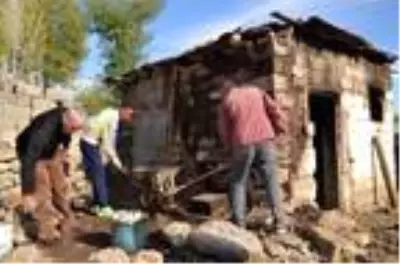 Milli atlet, Avrupa şampiyonasına evinin yakınındaki arazide hazırlanıyor Milli atlet, Avrupa şampiyonasına evinin yakınındaki arazide hazırlanıyor