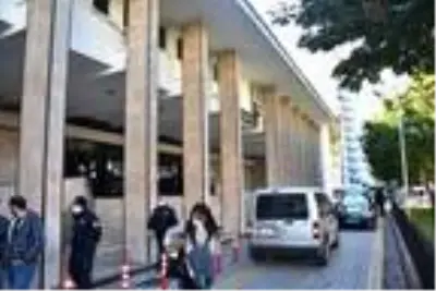 Son dakika... Öldürülen kadın toprağa verildi, katil zanlısı eşi cezaevine gönderildi Son dakika... Öldürülen kadın toprağa verildi, katil zanlısı eşi cezaevine gönderildi