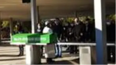Son dakika... Öldürülen kadın toprağa verildi, katil zanlısı eşi cezaevine gönderildi Son dakika... Öldürülen kadın toprağa verildi, katil zanlısı eşi cezaevine gönderildi