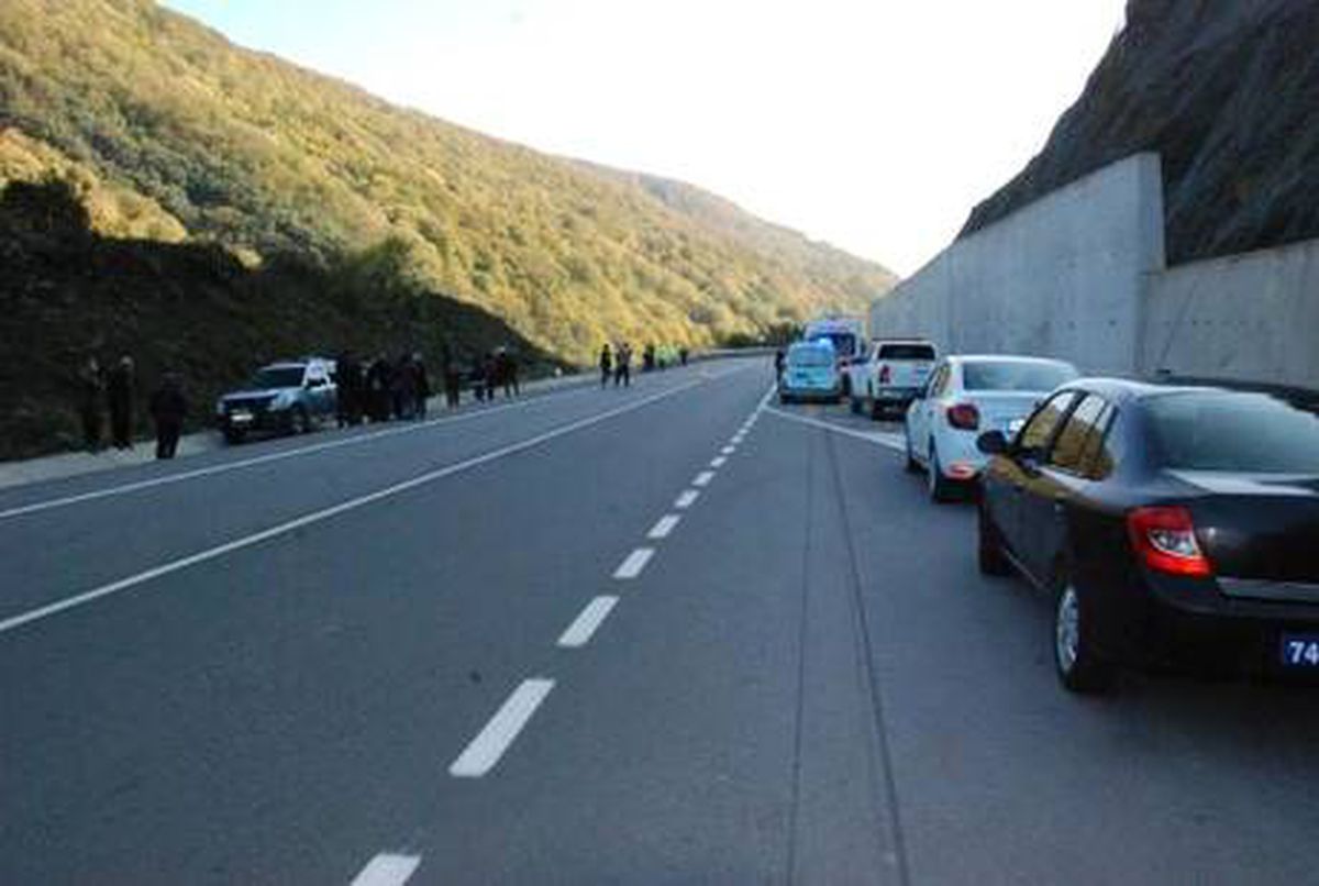 Otomobil baraj gölüne uçtu: 2 ölü, bir kişi aranıyor (2)