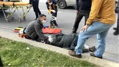 Otomobilin çarptığı kadının üzerine montunu örttü Otomobilin çarptığı kadının üzerine montunu örttü