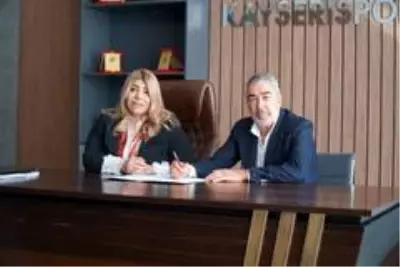 Kayserispor, Samet Aybaba ile sezon sonuna kadar anlaştı