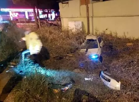 Şerit ihlali yapıp, TIR'la çarpışan otomobilin sürücüsü öldü Şerit ihlali yapıp, TIR'la çarpışan otomobilin sürücüsü öldü