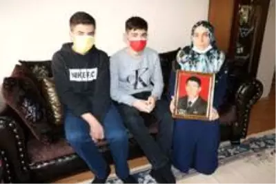 Bakan Soylu'dan gelen haber şehit eşini mutlu etti Bakan Soylu'dan gelen haber şehit eşini mutlu etti