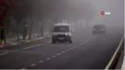 Eski 3 derece soğuğa teslim olan Sivas'ta her yer buz tuttu, sürücüler zor anlar yaşadı Eski 3 derece soğuğa teslim olan Sivas'ta her yer buz tuttu, sürücüler zor anlar yaşadı