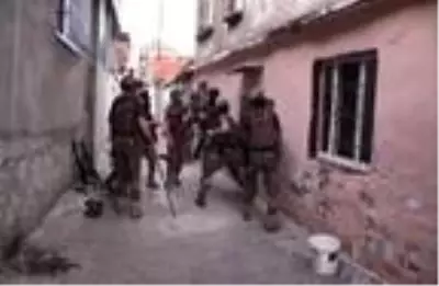 Son dakika... Vakumlu poşette 77 kilo esrar ele geçirildi Son dakika... Vakumlu poşette 77 kilo esrar ele geçirildi