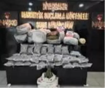 Son dakika... Vakumlu poşette 77 kilo esrar ele geçirildi Son dakika... Vakumlu poşette 77 kilo esrar ele geçirildi
