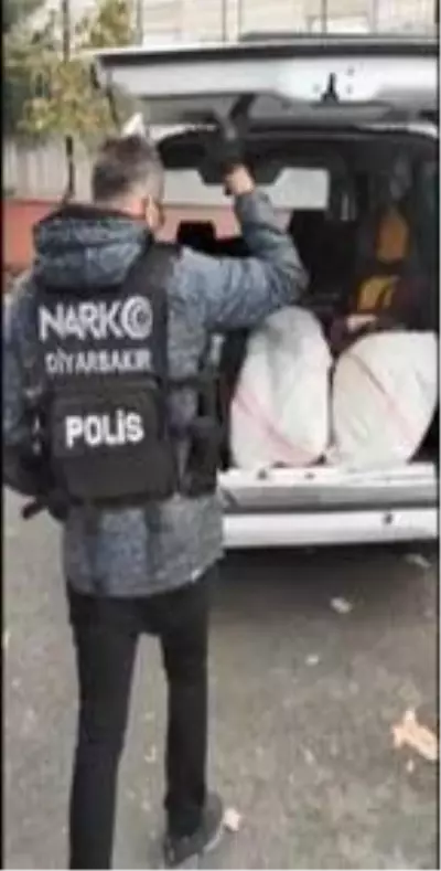 Son dakika... Vakumlu poşette 77 kilo esrar ele geçirildi Son dakika... Vakumlu poşette 77 kilo esrar ele geçirildi